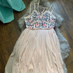 Beautiful embroidered midi dress from Nordstrom!